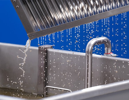 Filter cell cleaning electrostatic filter cell in ultrasonic bath_ISI Industrieprodukte GmbH